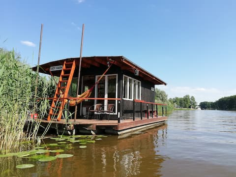Floating sauna on River Emajõgi