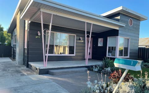 Glovlyn - Retro charm in Central Wodonga