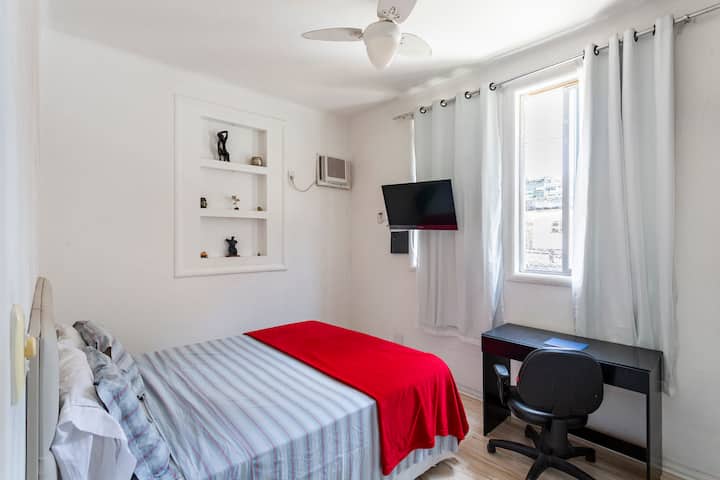 Chumba cha watu wawili 1/3 na dawati