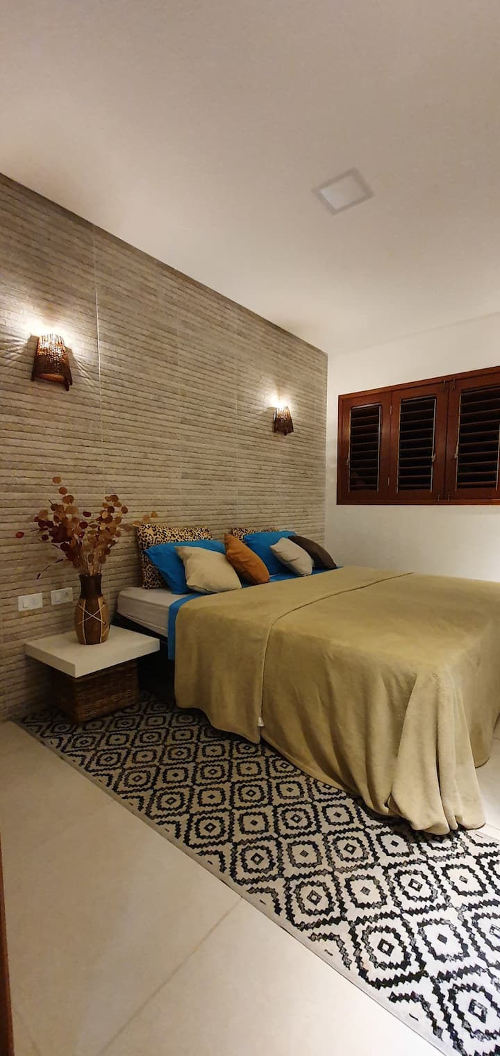 Soba 4 s 2 jednokrevetne kutije kreveta, može se pridružiti i transformirati u kraljicu u prizemlju 