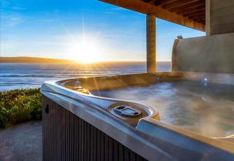 SeaGlass~Picture Perfect Sunsets! HotTub/WiFi