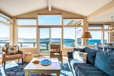 Sea Glass! 5-Star Stunner!Walk to BeachHotTub/WiFi