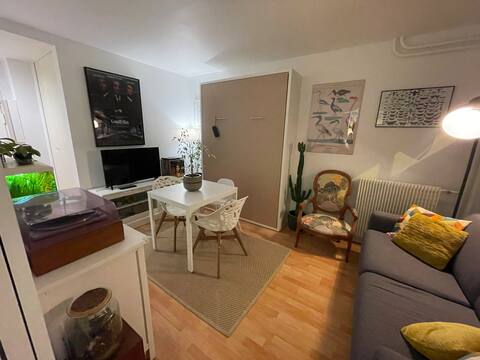 Airbnb performant: Charming Modern studio near to Paris La Défense à Courbevoie