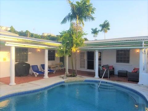 LUXURY VILLA:5 mins walk to beach,4 bedrooms, pool