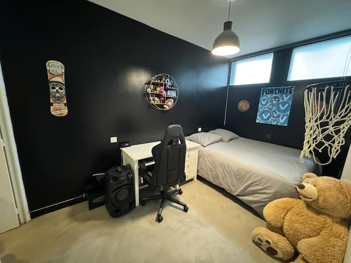 Habitación 1
RDC
cama 160 cm 
cuarto de baño privado contiguo con ducha