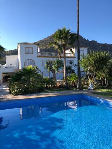 Villa Can Segura – close to resort centre/beach. gallery image 2