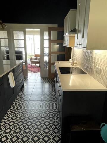 Large Georgian house close to Dublin City Center gallery image 3