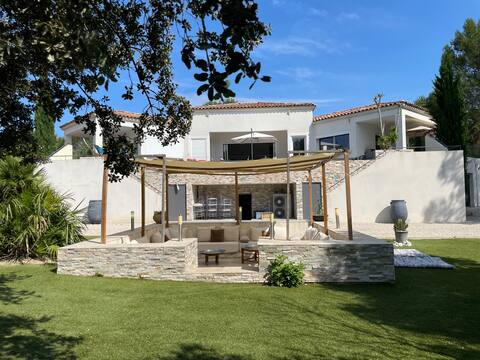 Contemporary villa in Provence