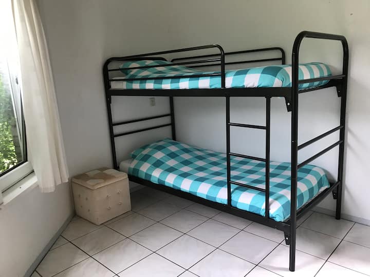 Slaapkamer met stapelbed