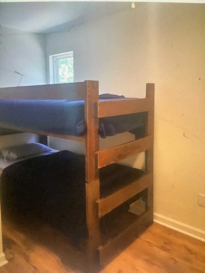 Dormitorio con literas , ¡ideal para niños!