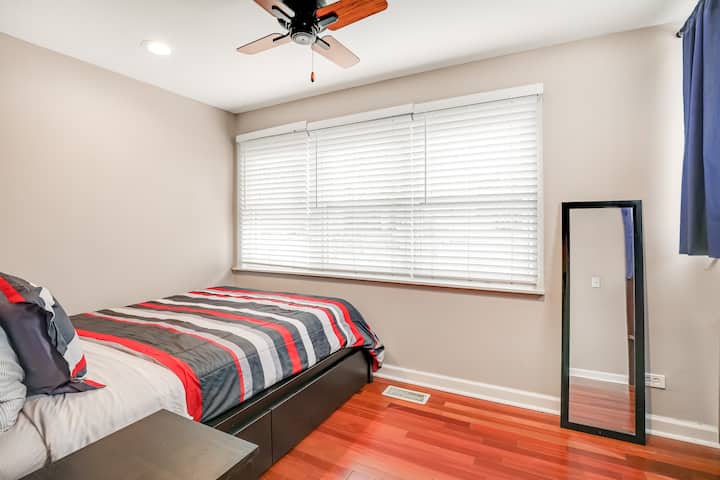 Bright, cozy bedroom, comes with full size bed with built-in drawers, end table, ceiling fan and custom closet