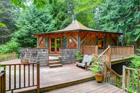 Ghost Salmon Cabin in a Cedar Tree Grove
