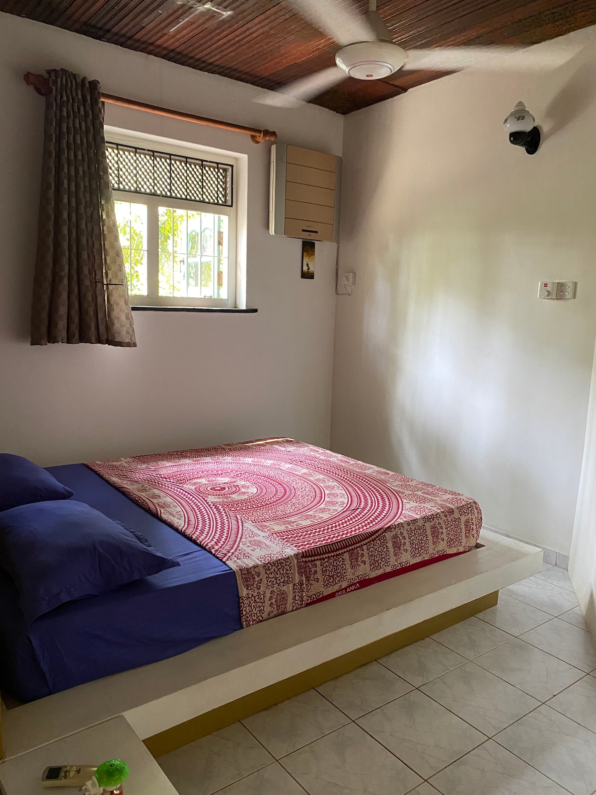 Hlavná spálňa s klimatizáciou a stropným ventilátorom