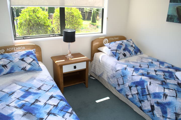 Segundo dormitorio con dos camas individuales