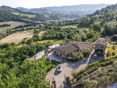 Villa with indoor and outdoor pool near Todi