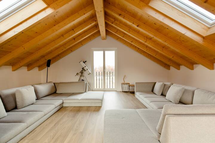 “Swiss Lake Lodge” bordering the Lake of Geneva gallery image 5