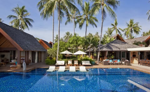 Baan Kilee | Luxury 8BR Beachfront Villa, Lipa Noi
