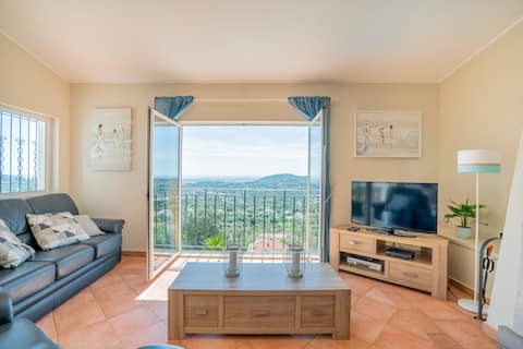 Top performing Airbnb: Breathtaking views of the Algarve and the ocean. Fiber in São Brás De Alportel