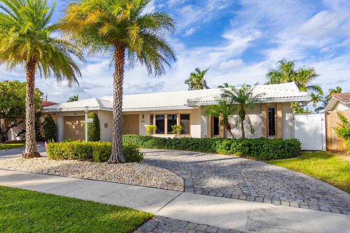 Ultimate Luxury 5BR Villa near Hollywood Beach gallery image 3