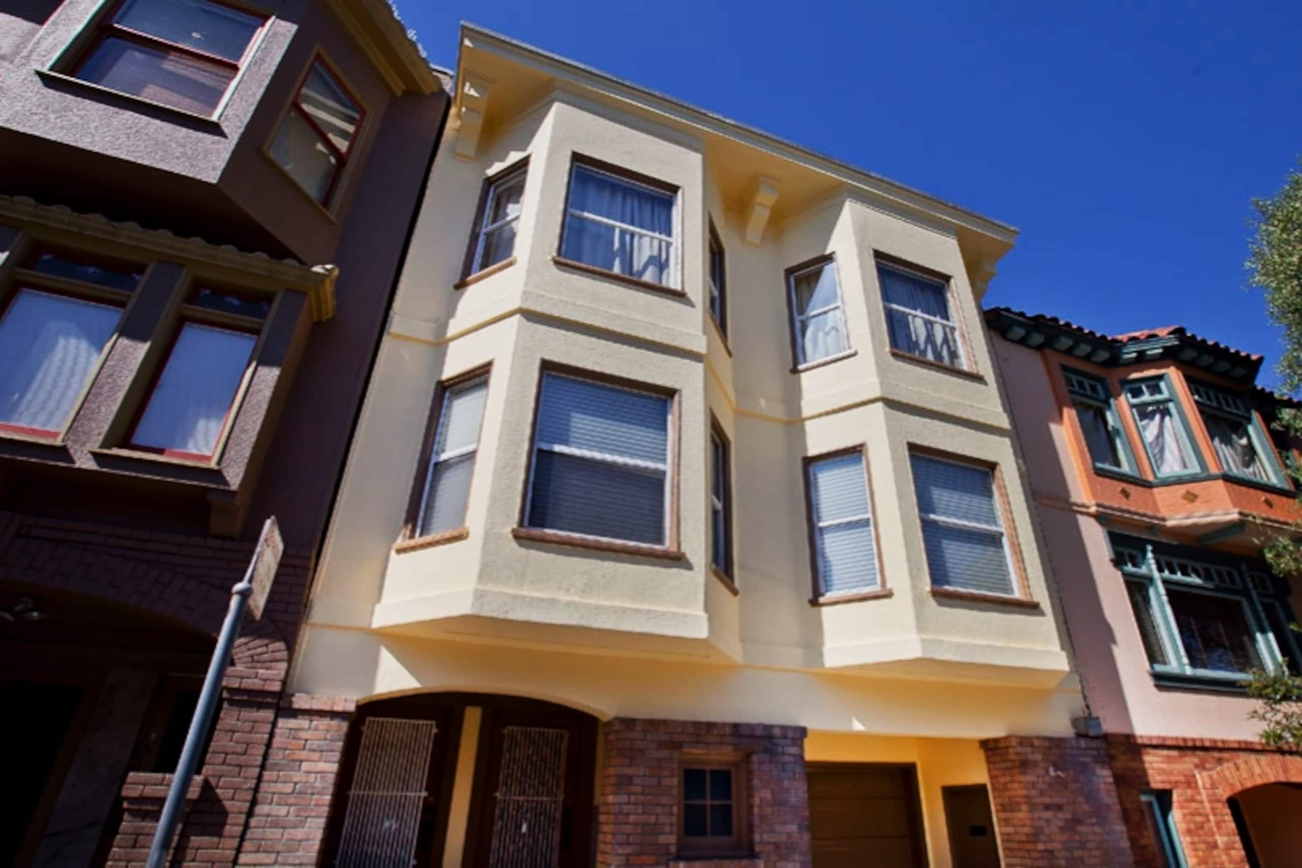 Condo in San Francisco · ★4.89 · 2 bedrooms · 2 beds · 1 bath - Image 21
