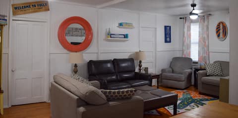 Top performing Airbnb: Island Center—Walk to Beach & Town~Parking~King Bd in Folly Beach