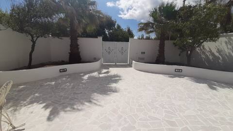 Rent a villa a few meters from the sea