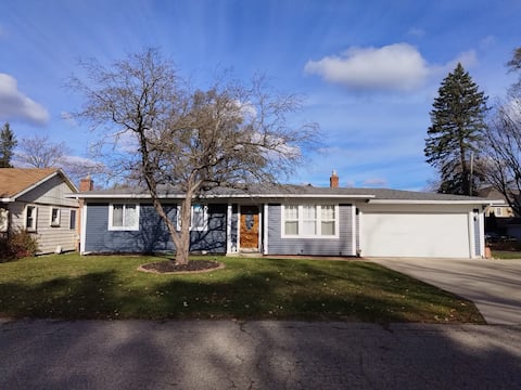 Cozy home with Lake Oakland privilege
