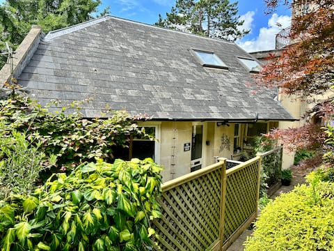 Delightful Cottage Sydney Gardens private parking