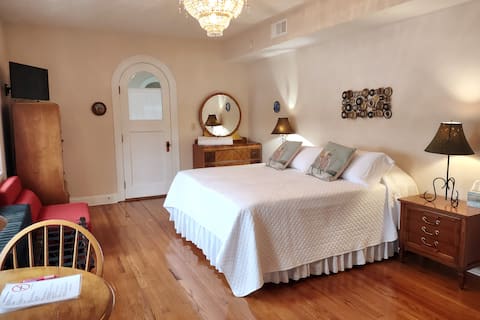Connellsville Bed and Breakfast - German Room