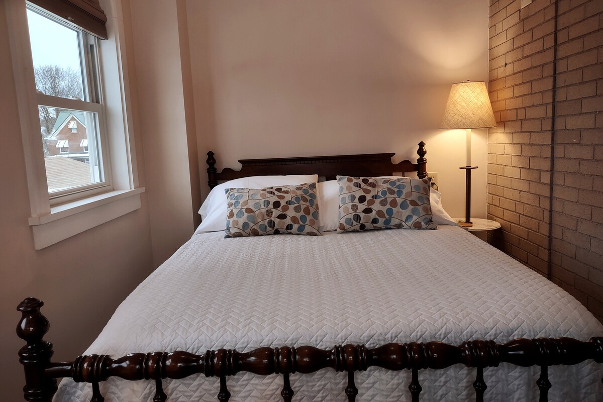 غرفة جانبية بسرير مزدوج