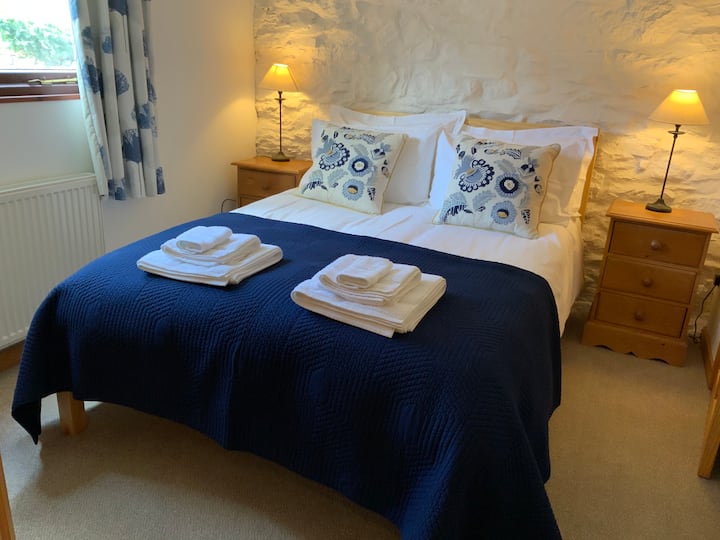 Ორადგილიანი საძინებელი პირველ სართულზე.