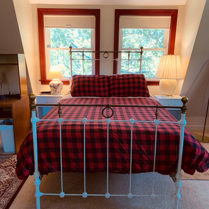 Comfortable Antique Brass Double Bed with Memory Foam Topper