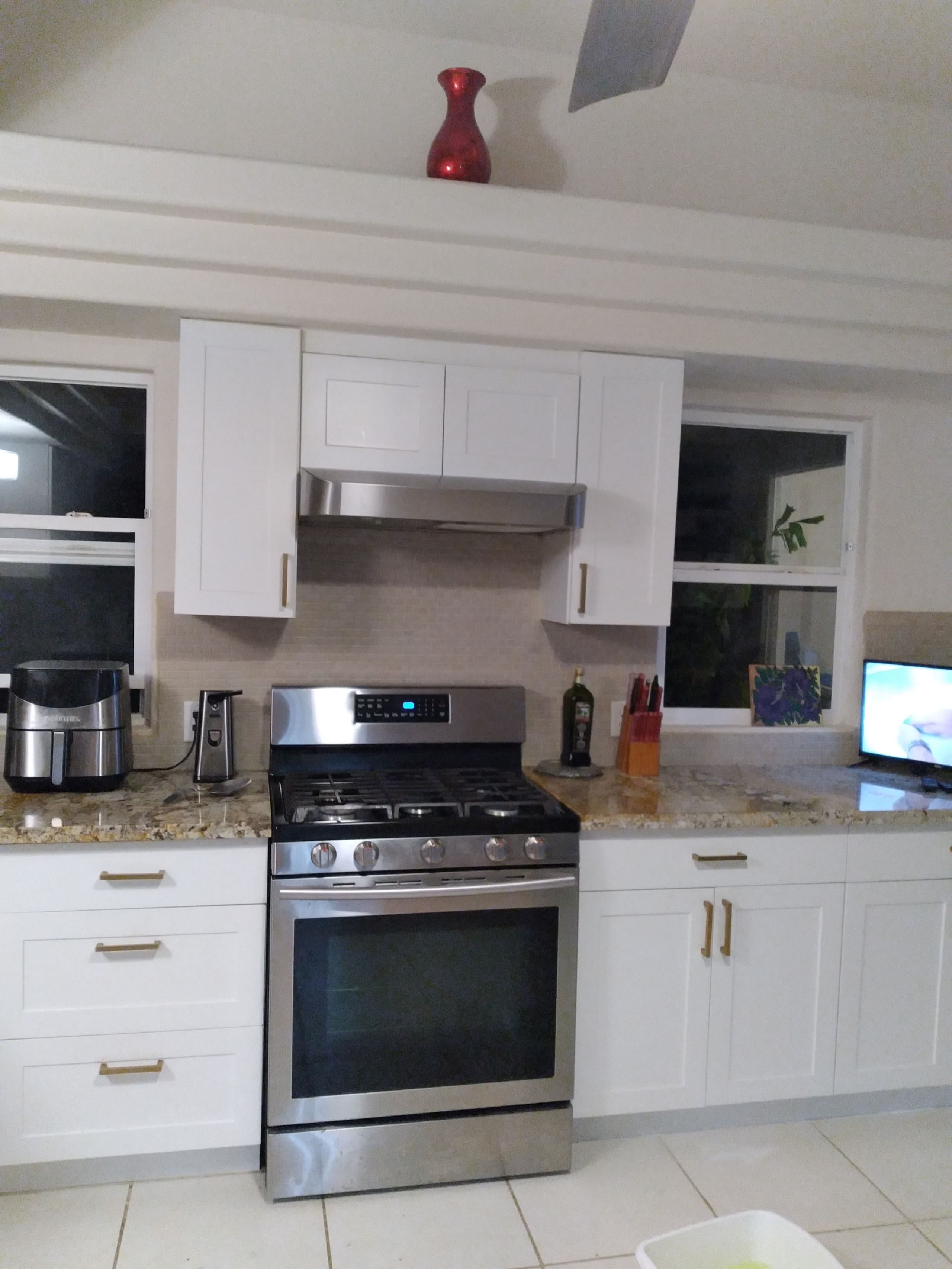 Home in Naalehu · ★5.0 · 3 bedrooms · 4 beds · 1.5 private baths - Image 2