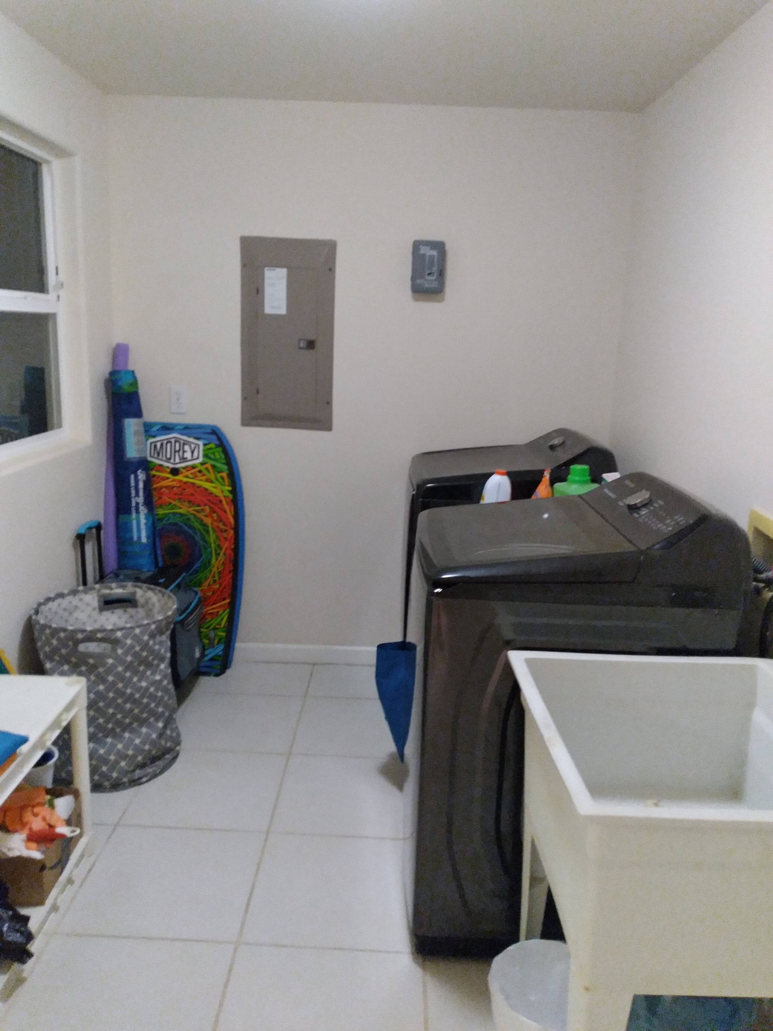 Home in Naalehu · ★5.0 · 3 bedrooms · 4 beds · 1.5 private baths - Image 3
