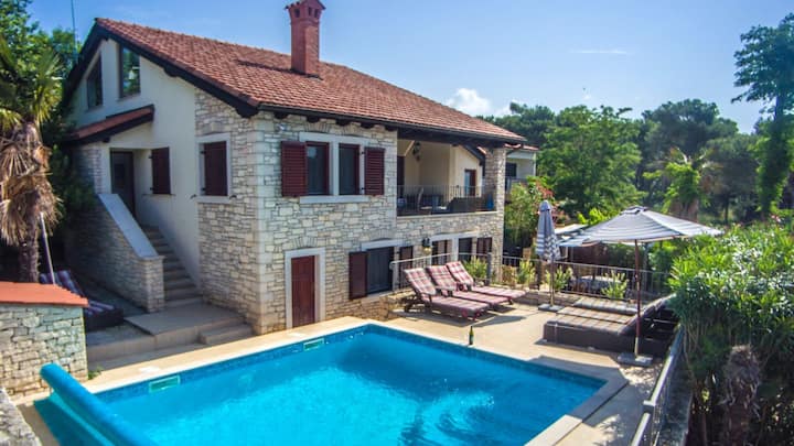 Stone Built, Sea Front Villa In Beautiful Location - Pula