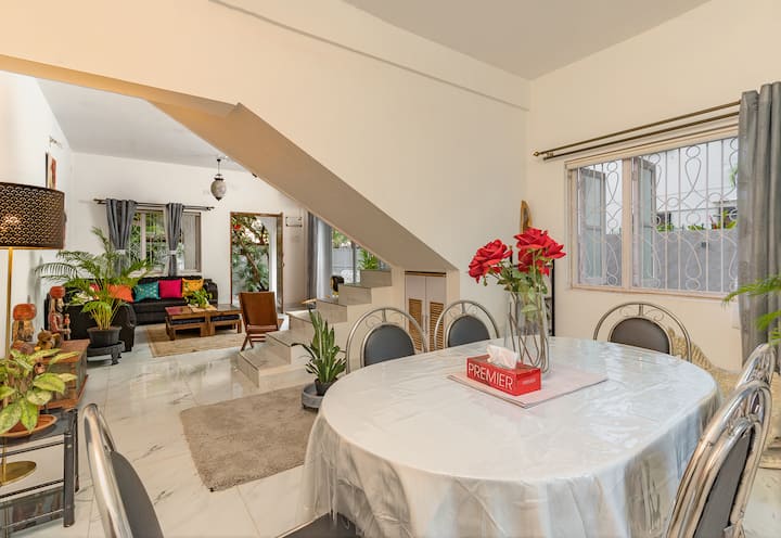 Dining area image 2