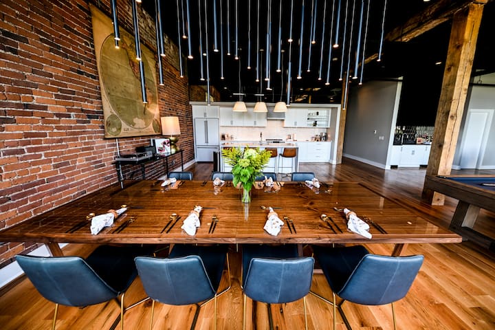 Luxury Loft w/ River View – 1 block from Broadway gallery image 2