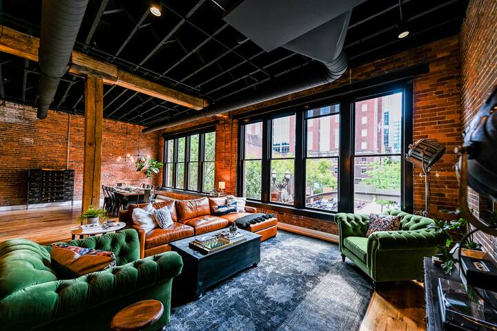 Luxury Loft w/ City View – 1 block from Broadway