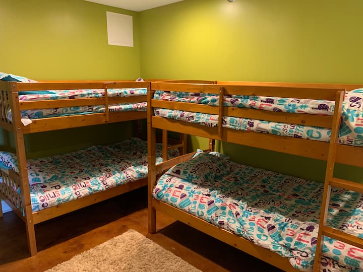 Habitación litera con capacidad para 6 personas; 3 literas