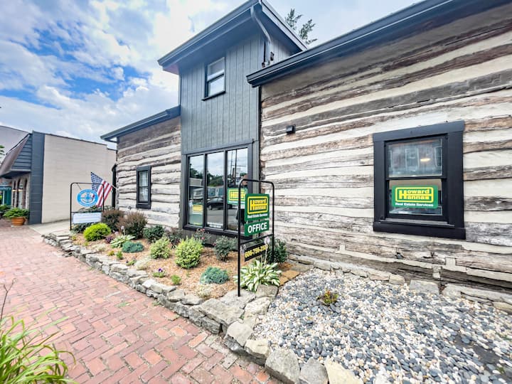 Del's Cabin River Retreat Sleeps 10 w/ Hot Tub Cabins for Rent in