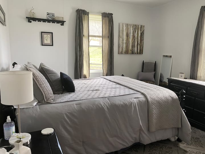 Задна спалня