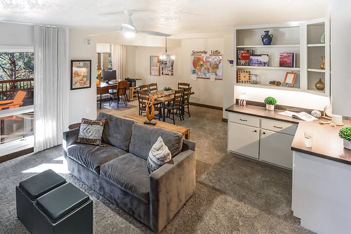 可通往低层露台的低层家庭房。