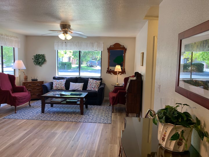 The Oak House- Complete Duplex - Whispering Oaks, Redding