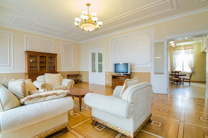 Great View Vintage 3 Separate Rooms Apartment - リヴィウ