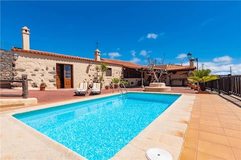 Casa rural Tinamar
Signatura:(CR-35/1/0112)