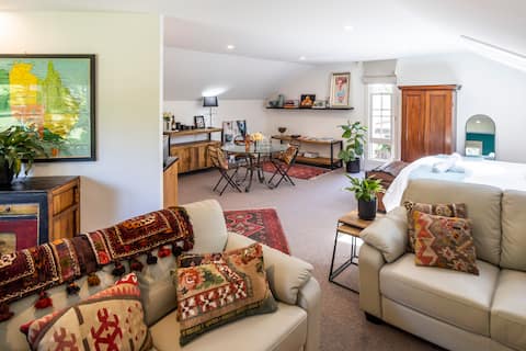 Successful Airbnb property: Byng Street Garden Loft in Orange
