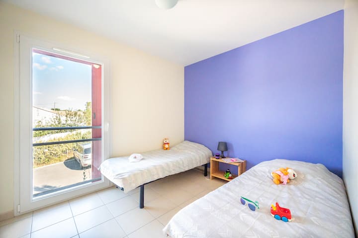 habitación con 2 camas individuales