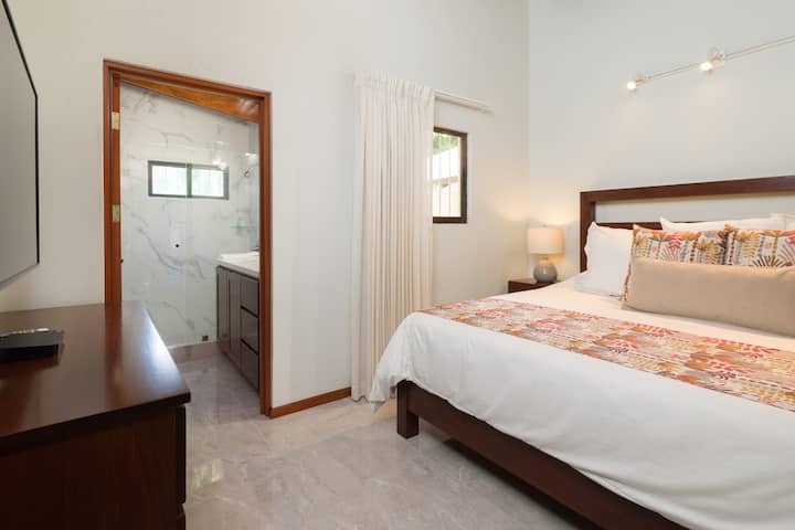 Casa Woodbine提供4间设备齐全的卧室，可满足您的所有需求