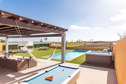 Unique Family Villa! Spa, Ocean view, Heated Pool