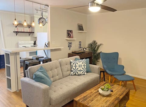 Top Airbnb: Retro One Bedroom Steps from Everything You Need! in Carrboro